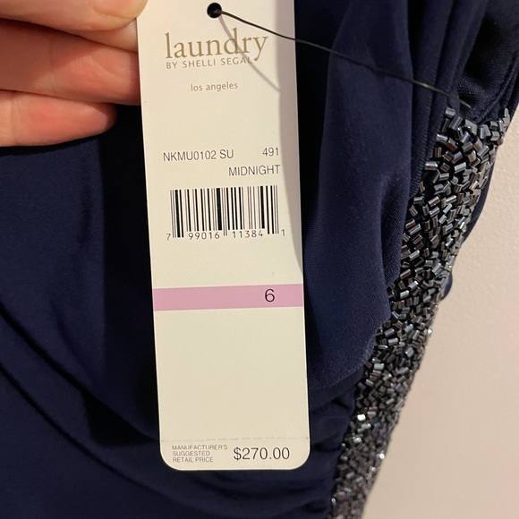 One shoulder Formal gown - Picture 4 of 6